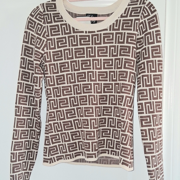 Elegant Geometric Long Sleeve Women's Top - Picture 2 of 4